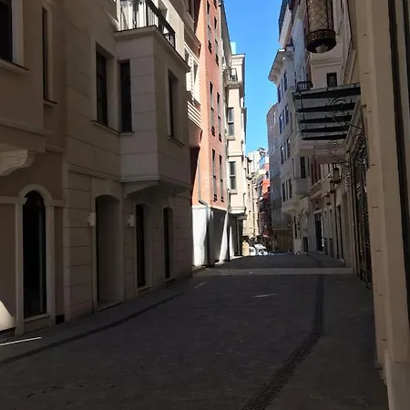 Trendy Beyoglu: Stylish Nearby イスタンブール