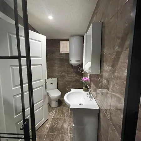Smf Suites 1+1 4 * イスタンブール