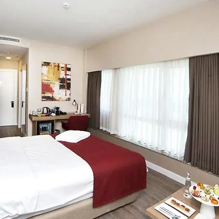 Ramada Encore Kartal 4*
