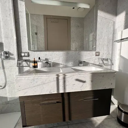 Daire A Luxury 150m2, 3 Min To Istinye Park Mall, 8 Min To Vadi Istanbul, 2 Bedroom 3 Bathroom