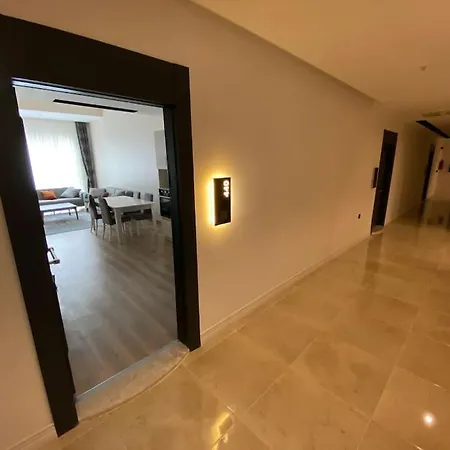 View With Wifi And Pool شقة