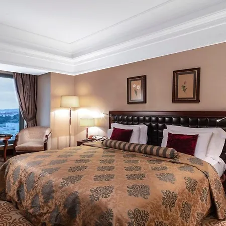 Crowne Plaza By Ihg 5*