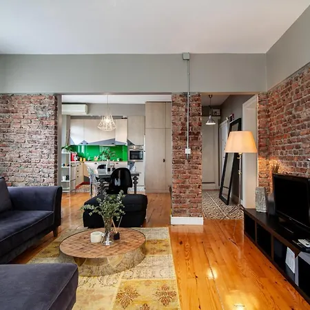 Modern With Stylish Interior In Beyoglu شقة *