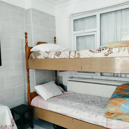Twenty One House Guest house *
