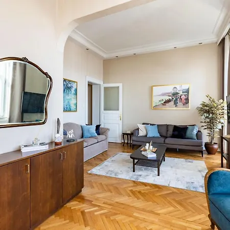 アパート Historical Flat With A Lovely Sea View In Beyoglu イスタンブール