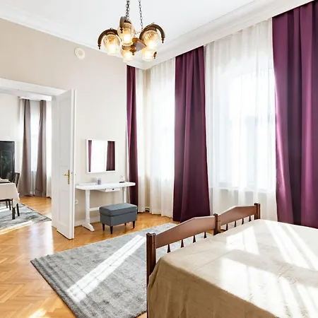 Historical Flat With A Lovely Sea View In Beyoglu アパート *