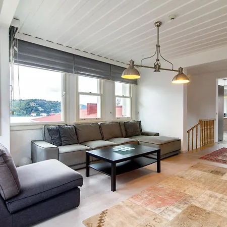 Mesmerizing Flat With Bosphorus View In Sariyer Lägenhet *