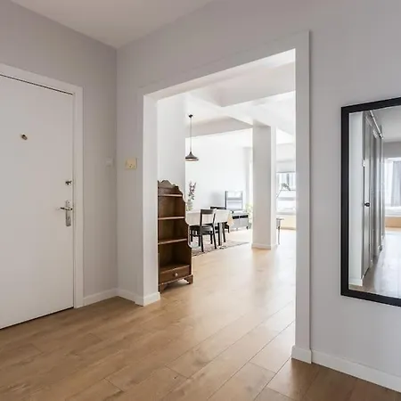 Spacious Apt W/ Amazing Location Стамбул
