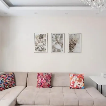 Istanbul'un Merkezinde Cevahir Avm Karsisi 1+1 Yeni Ev Apartment