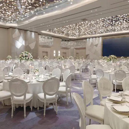 Raffles Ξενοδοχείο 5*