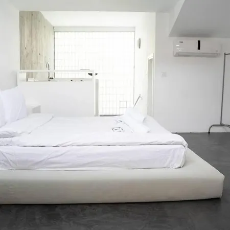 Sleek And Duplex House In Beyoglu Стамбул