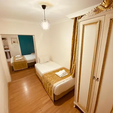 Adora Cafe & Restaurant Hotel 3*