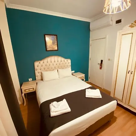 Hotel Adora Cafe & Restaurant 3*