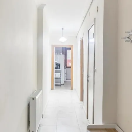 Istanbul'un Merkezinde Cevahir Avm Karsisi 1+1 Yeni Ev