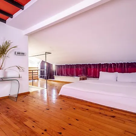 Authentic Flat With Excellent Location In Beyoglu Istanbul