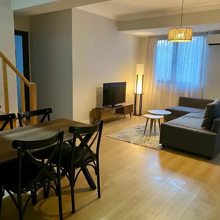 Modern , Spacious, Duplex アパート *