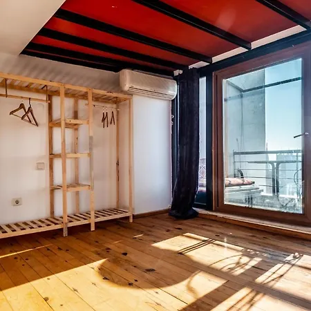 Authentic Flat With Excellent Location In Beyoglu