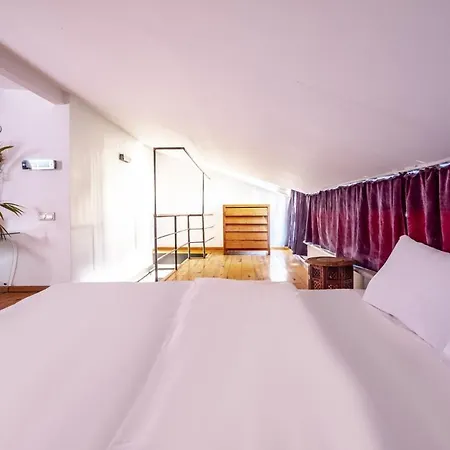 Apartment Authentic Flat With Excellent Location In Beyoglu *