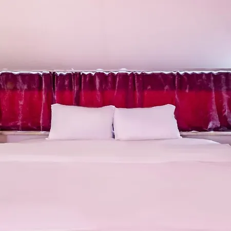 Authentic Flat With Excellent Location In Beyoglu