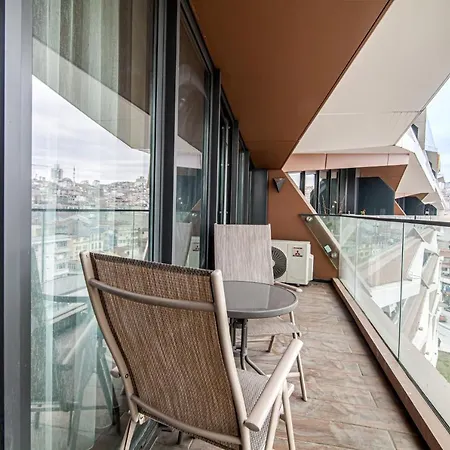 Modern In Beyoglu With Balcony İstanbul