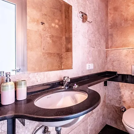 Apartment Authentic Flat With Excellent Location In Beyoglu Istanbul
