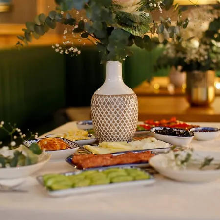 Aleksandr Pera Hotel Istanbul