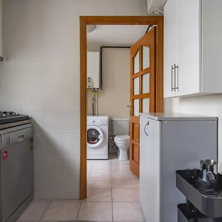 Central Flat With Balcony And Terrace In Sisli *