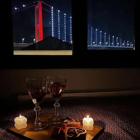 Triplex House With Bridge View *