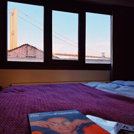 Triplex House With Bridge View Apartment *