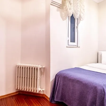Centrally Located With Balcony In Sisli Апартаменты