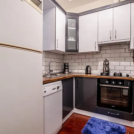 Centrally Located With Balcony In Sisli Апартаменты Стамбул