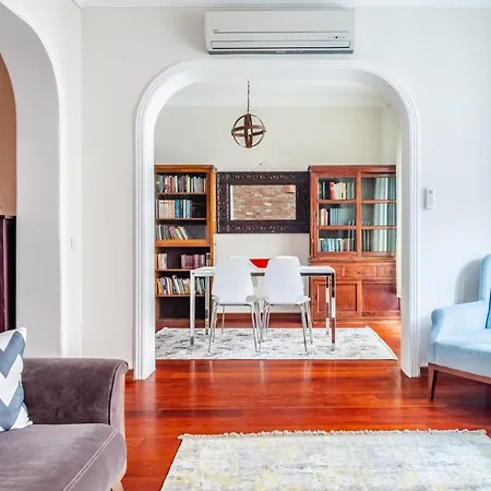 Апартаменты Centrally Located With Balcony In Sisli