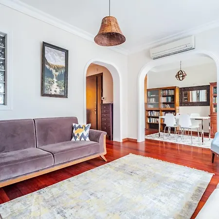 Апартаменты Centrally Located With Balcony In Sisli