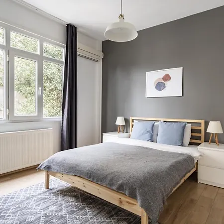 Specious And Stylish Near Bagdat Street With Excellent Location In Kadikoy Apartment