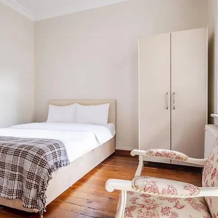 Centrally Located With Balcony In Sisli Апартаменты *