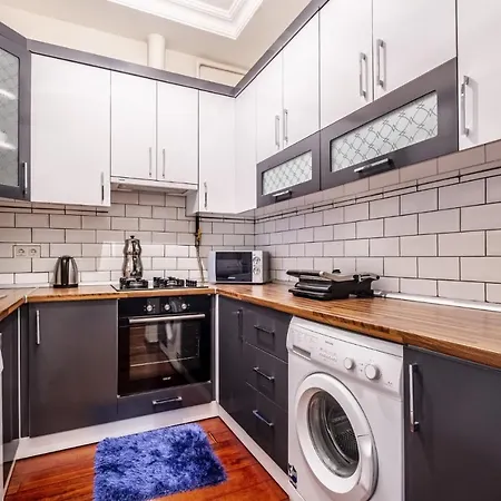 Centrally Located With Balcony In Sisli * Стамбул