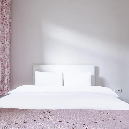 Centrally Located With Balcony In Sisli Апартаменты