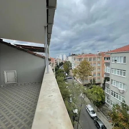 Merkezi Cift Terasli Ev Istanbul