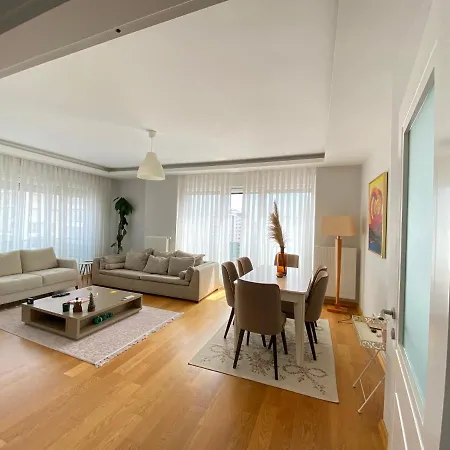 New Building Lovely Modern Apt With 90mbs Fiber Internet 5min Walking To Bagdat Street Appartamento