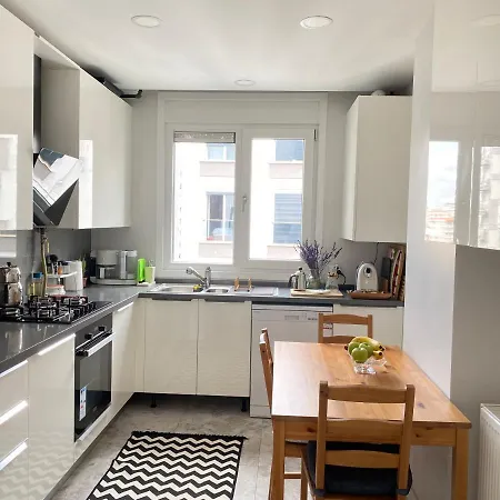 New Building Lovely Modern Apt With 90mbs Fiber Internet 5min Walking To Bagdat Street Provincia di Istanbul