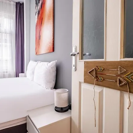 Sleek Flat With Excellent View In Cihangir * Istanbul