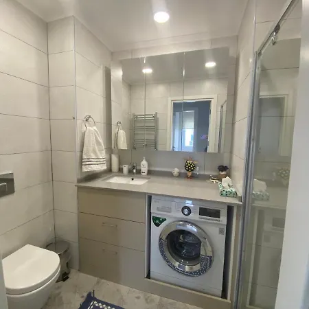 Appartamento New Building Lovely Modern Apt With 90mbs Fiber Internet 5min Walking To Bagdat Street *