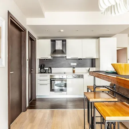 Chic Flat With Location In Sisli