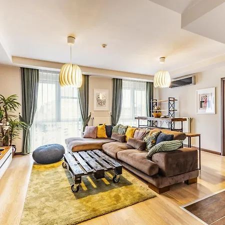 Chic Flat With Location In Sisli *