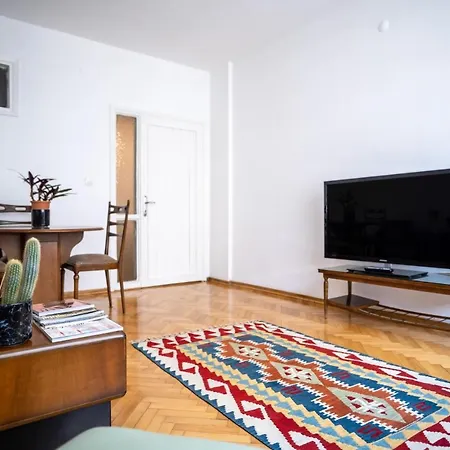Spacious Flat With Location In Beyoglu اسطنبول