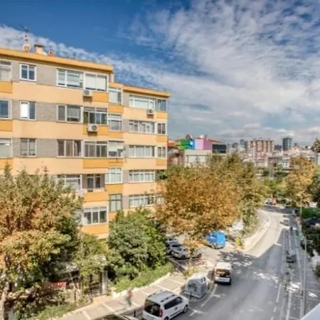 Daire Serene & Spacious 3br In Istanbul's Prime Location - Discover Vibrant Seafront Living