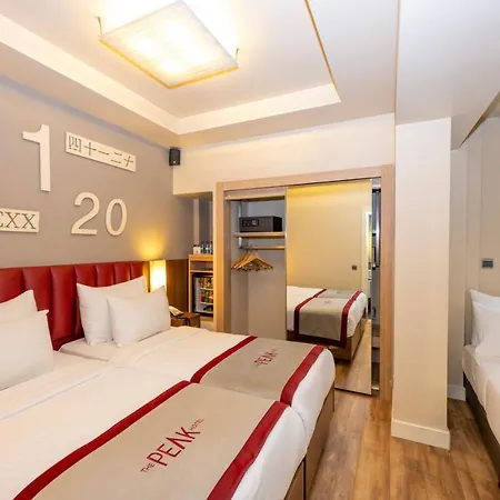Ramada By Wyndham Pera Taksim מלון