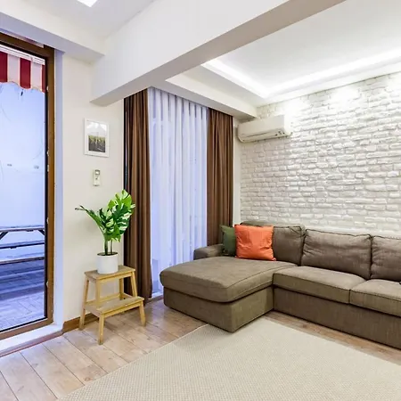 Excellent Flat With A Lovely Backyard In Nisantasi Apartment
