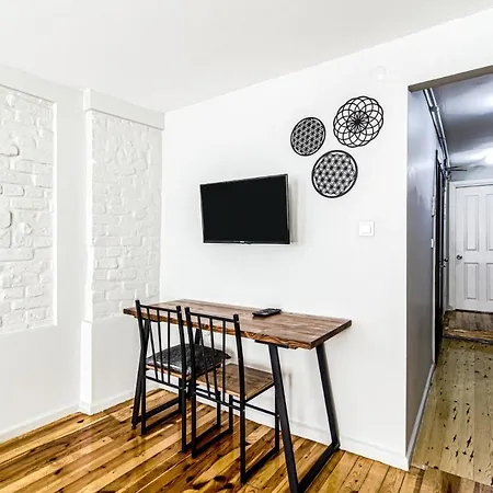 Flat With Balcony And Shared Terrace In Beyoglu Стамбул