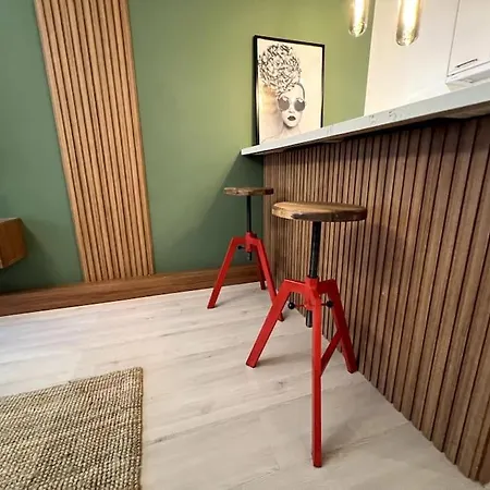 Cozy 2br Renovated 1 Min To Metro * Istanbul